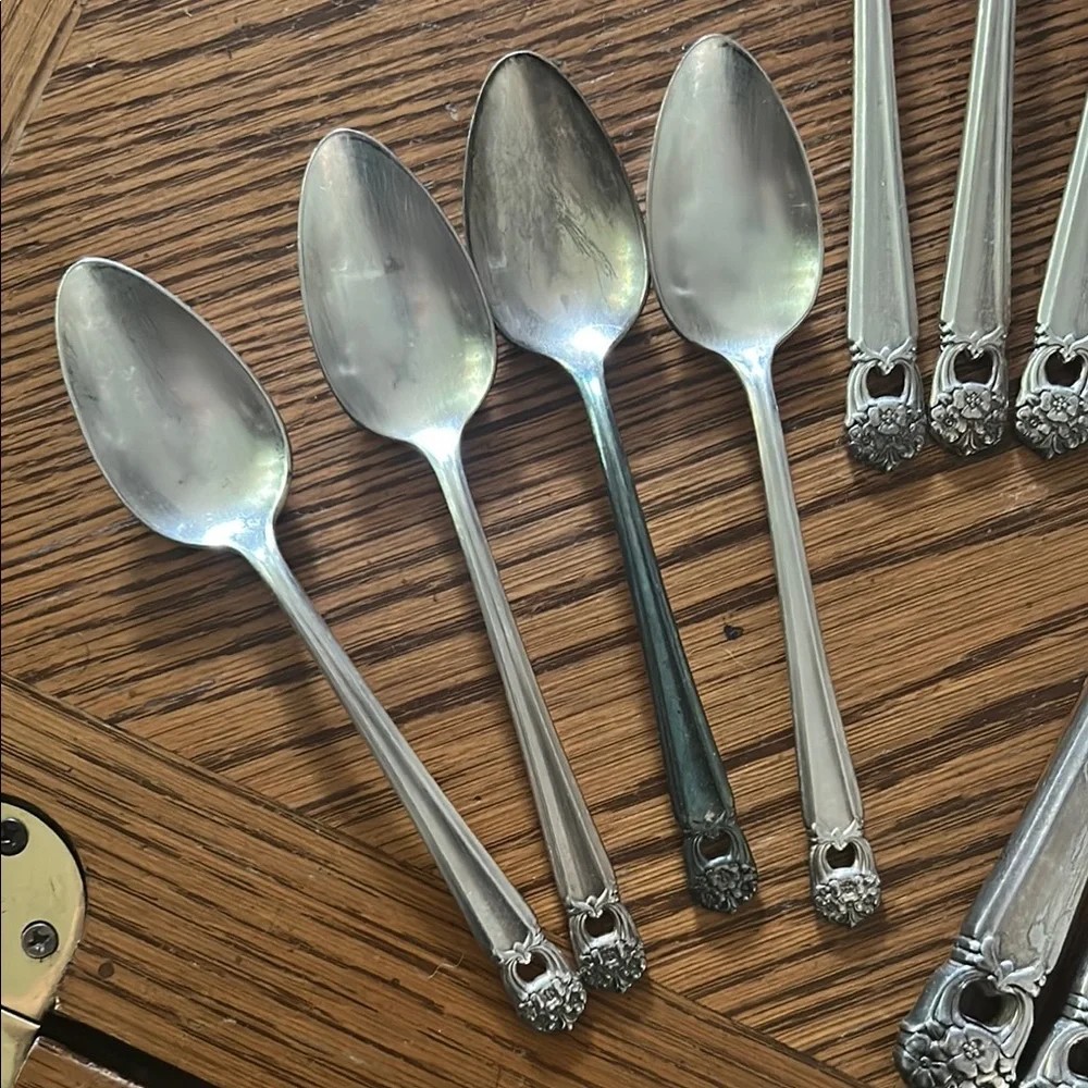 1847 Rogers Eternally Yours Silverplate Silverware